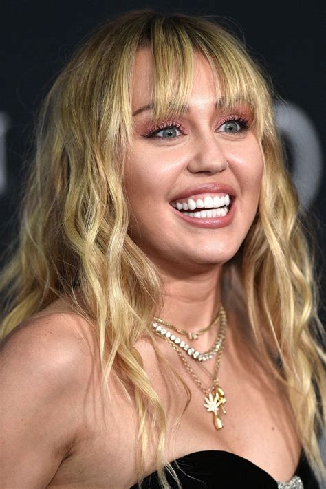 Pin de Keith Gray em Miley Cyrus | Tadeu, Mi6