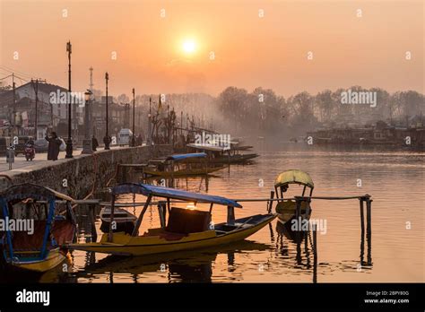 view   beautiful sunset   famous dal lake   town