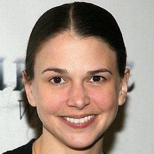 Sutton Foster - Edad, Familia, Biografía | Famous Birthdays