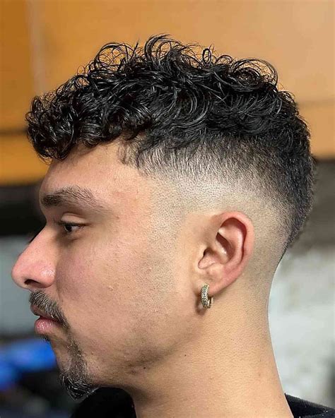 Small fade haircut styles that are trending this season 4
