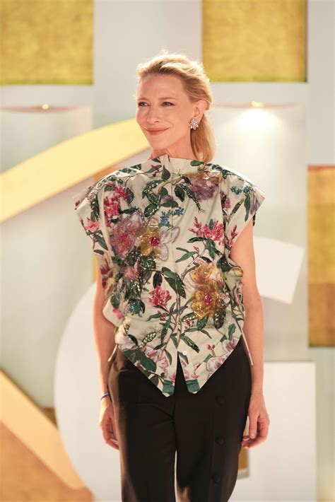 CATE BLANCHETT VISTE LOUIS VUITTON Y ALTA JOYERÍA DURANTE LA OCTAVA