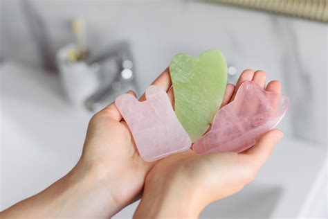 How to Use Facial Gua Sha and Which Gua Sha Stone is Right for You ...