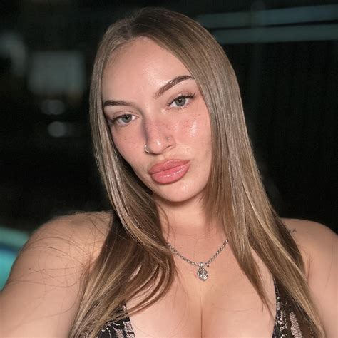 Moving like that in jeans is crazy 😳 #viral #fyp #snowbunny #pov #rizz