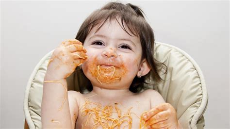 Elk kindje houdt ervan om te spelen met eten... | How to eat better ...
