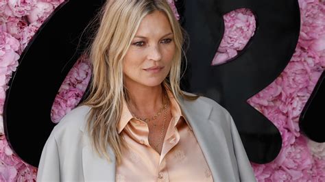 Kate Moss, los 50 años salvajes de una antimodelo que siempre renace