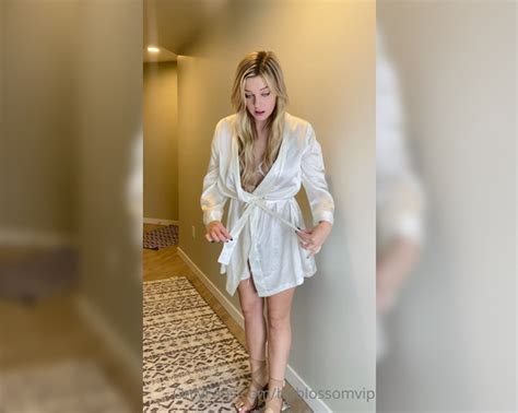 Watch online Bri Blossom aka Briblossomvip - My kinda catwalk on X-video