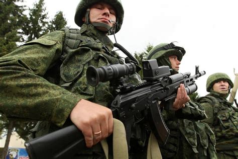 Крымчанин попытался купить форму и оружие, как у «крымской самообороны ...