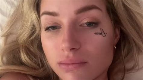 kate moss weisses herz tattoo