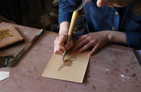 maker  residence drop  illuminated letter workshop kelmscott manor