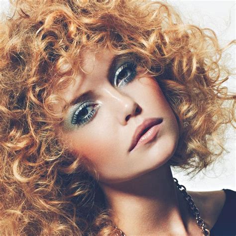 We love 60´s | Disco hair, 70s fashion disco, Disco makeup