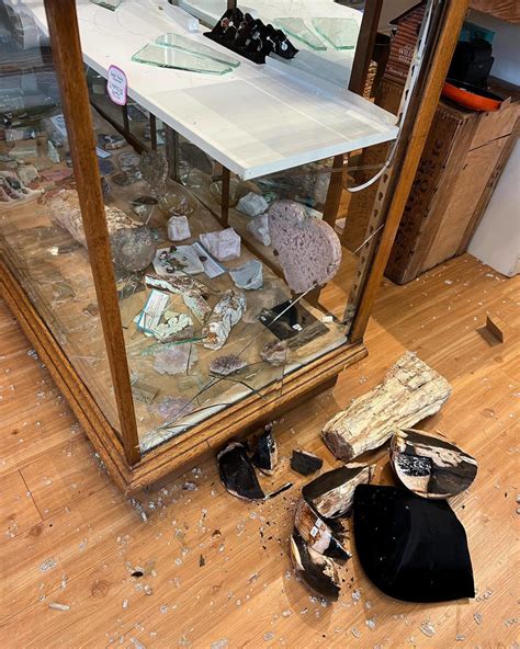 Thieves take jewelry from Hidden Gem in Winslow | Bainbridge Island Review