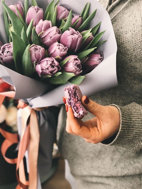 Free Images : flower, artichoke, hand, tulip, cut flowers, bouquet ...