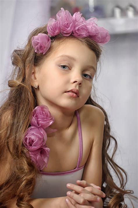 Cute little girl posing Stock Photo 01 free download