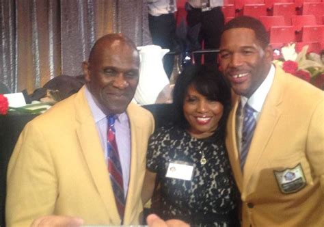 WATCH: Giants' Michael Strahan receives his Hall of Fame gold jacket ...