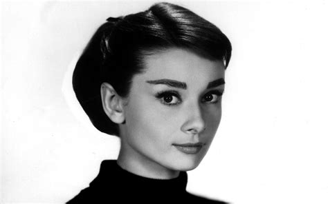 Audrey Hepburn-Moon River(یکی از زیباترین سکانس هایی که تابحال دیده ام ...