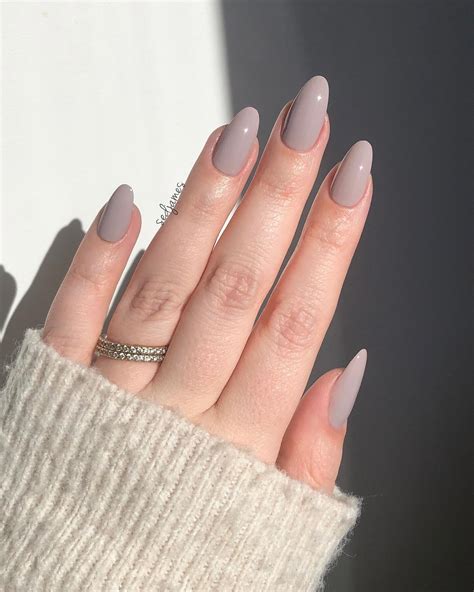 Elegant Neutral Nail Ideas