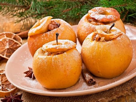 Пълнени печени ябълки със сушени плодове, мед, ром и орехи
