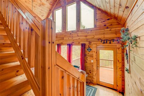 Bearly Naked Log Cabin - Gatlinburg, TN Cabin - Cozy Mountain Cabins