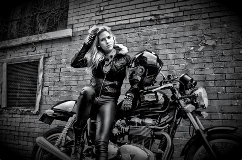 Canadian motolady Louna Payette-Brisson (from Québec) on her Triumph ...