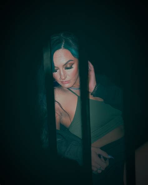 Amber Mae (@ambermaeadams93) • Instagram photos and videos