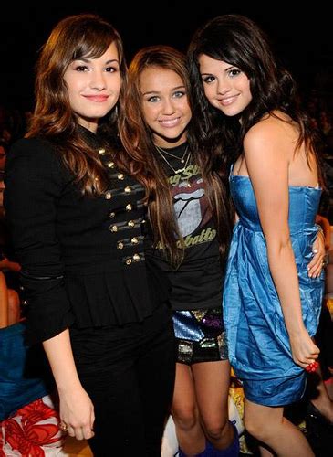 Demi Lovato, Miley Cyrus, and Selena Gomez together at the Teen Choice ...