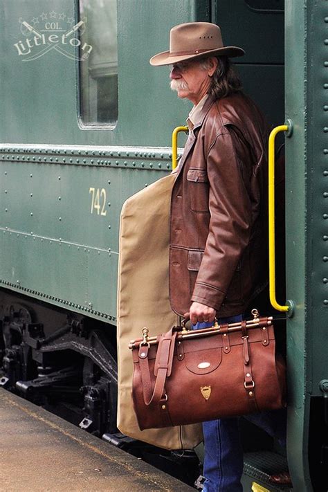 Pin by Евгений Трофимов on Сумки,сумочки, | Leather duffle, Grip bags ...