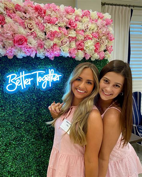 Mia Gates (@mialgates_) • Instagram photos and videos