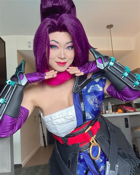 Yaya Han - Uno mas, Power Girl! Costume made/modeled by Yaya Han