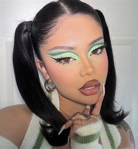 Pin by raergothicgirl on か selfie | Pretty makeup, Rave makeup, Eye ...