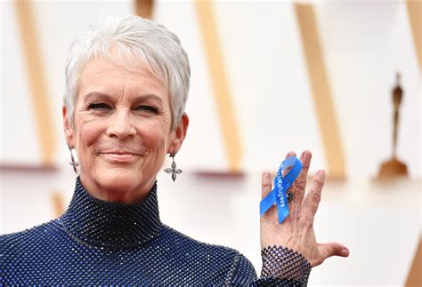 Jamie Lee Curtis expresses support for Ukraine refugees on Oscars red