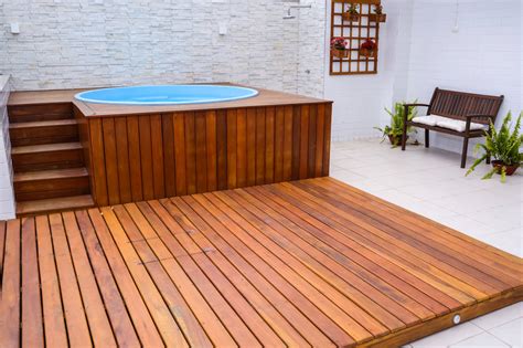 Deck De Madeira Piscina - Piscina com deck de madeira | homify