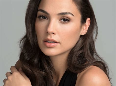 Gal Gadot looks like she has buck teeth - MyConfinedSpace