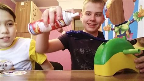 Играем в игру "Пирог в лицо" - YouTube