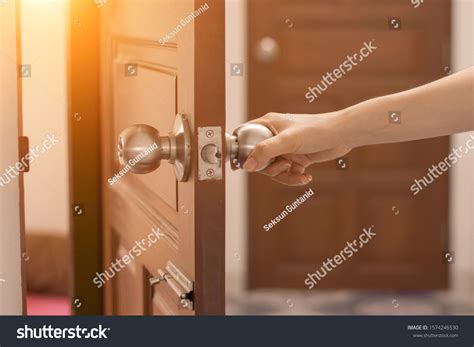 hand closing  door