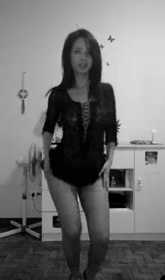 Slim and Busty Porn Pic - EPORNER