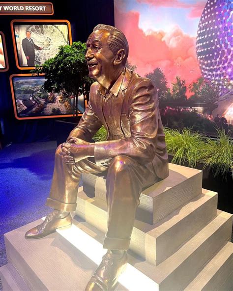 FIRST LOOK: Walt the Dreamer Statue on Display at D23 Expo Ahead of ...