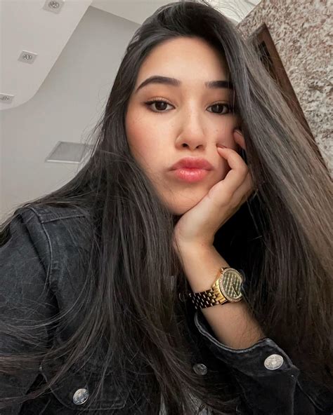 Isabella Lee (@lee_isabella) • Instagram photos and videos