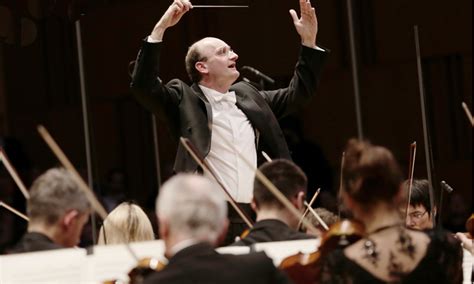 The Future of Music: Exclusive Live Streamed Concerts Experiencing the Thrill of a Virtual Festival 11