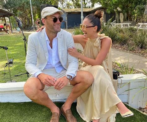 australian actress olympia valance marries afl star thomas bellchambers