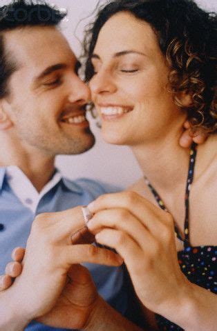 Докосването по ръката влудява мъжете | Cosmopolitan