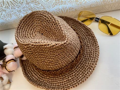 Шляпа Федора из рафии крючком | Gorras, Croché, Sombreros