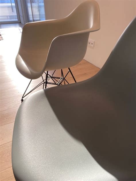 Vitras are moving in | Vitra stuhl, Stühle, Schlafzimmer inspiration