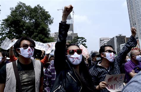 Chinese city thwarts refinery protest - The Boston Globe