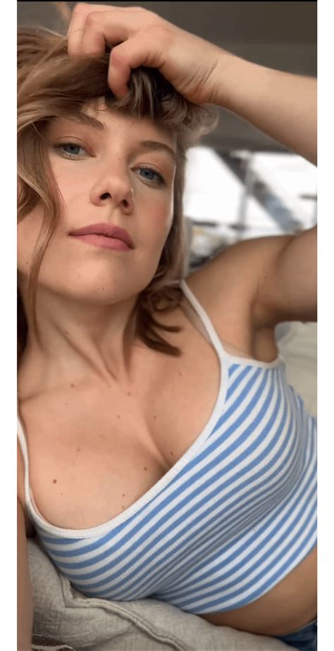 Mona Huygelen : r/NLCelebs