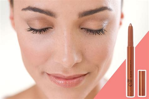 Makeup Tips and Tricks for Older Women to Look Younger