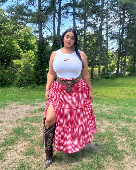 Tania Rubio (@taniabombon) • Instagram photos and videos