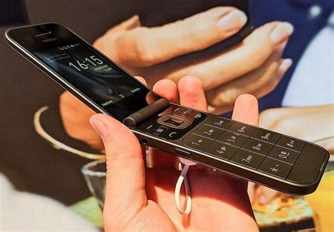 Nokia перевыпустила легендарный кнопочный телефон-раскладушку - | 24.KG