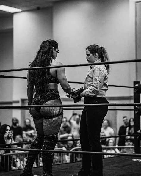 Nikki Blackheart 🖤 (@nikkiblackheart) • Instagram photos and videos