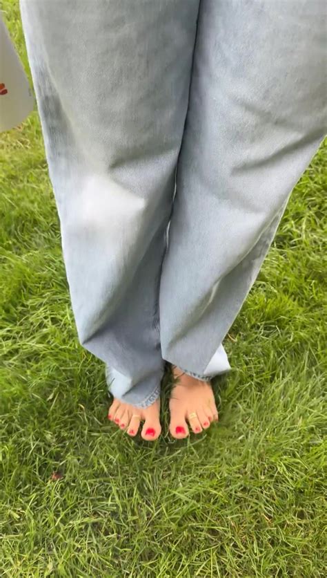 Nina Marie Daniele's feet