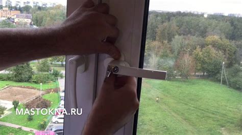 Замена обычной ручки окна на ручку с замком - YouTube